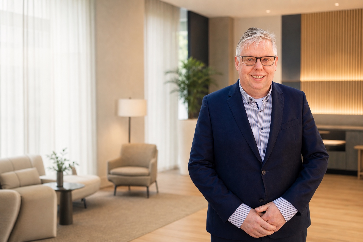 Karel Zuidema in een rustige professionele omgeving