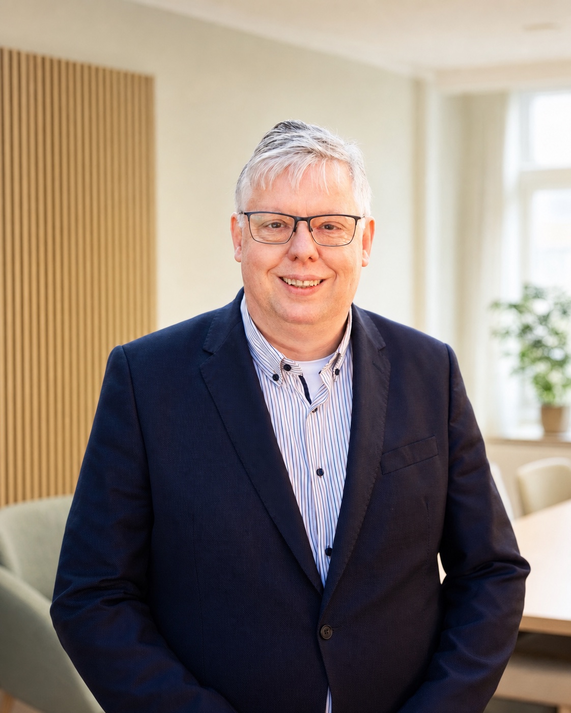 Karel Zuidema in een rustige professionele omgeving